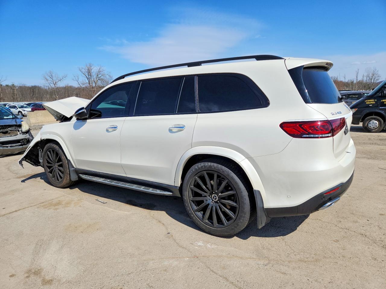 2022 Mercedes Gls-class VIN 4JGFF5KE2NA737275 photo 2