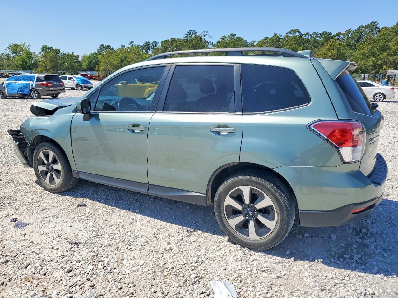 2018 Subaru Forester VIN JF2SJAEC9JH561140 photo 2