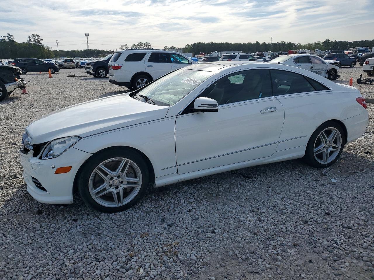 2013 Mercedes-Benz E-class VIN WDDKJ7DB9DF212530 photo 1