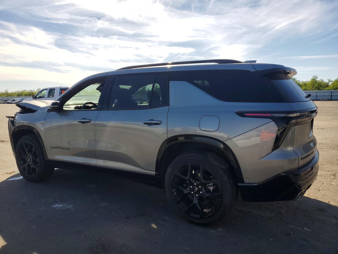 2024 Chevrolet Traverse VIN 1GNEVLKS6RJ148983 photo 2