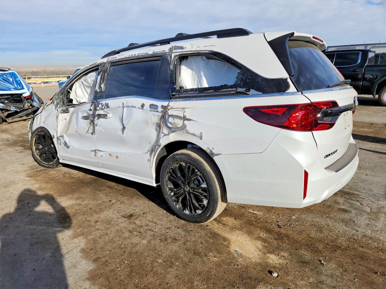 2026 Honda Odyssey VIN 5FNRL6H73TB002138 photo 2