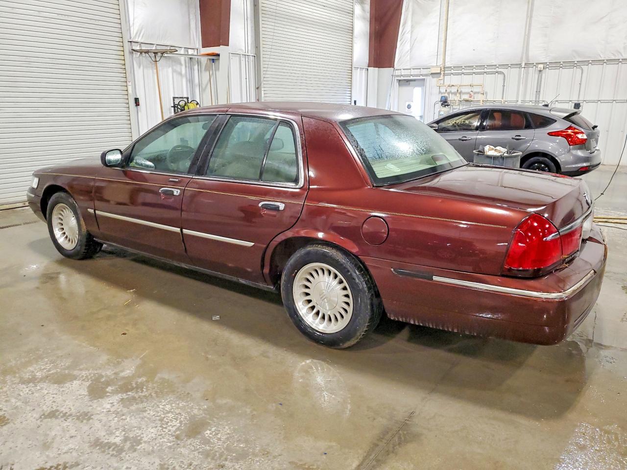 2001 MERC Grand marquis VIN 2MEFM75W41X621330 photo 2