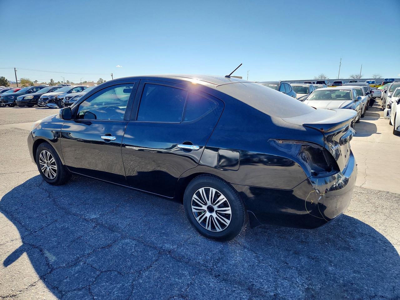 2013 Niss Versa VIN 3N1CN7AP5DL855601 photo 2