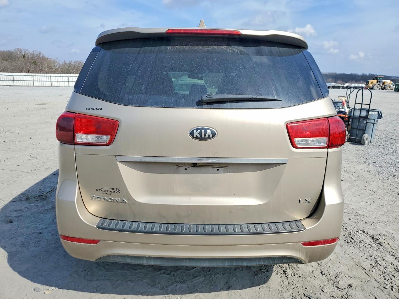 2017 Kia SEDONA VIN KNDMB5C1XH6230568 photo 6