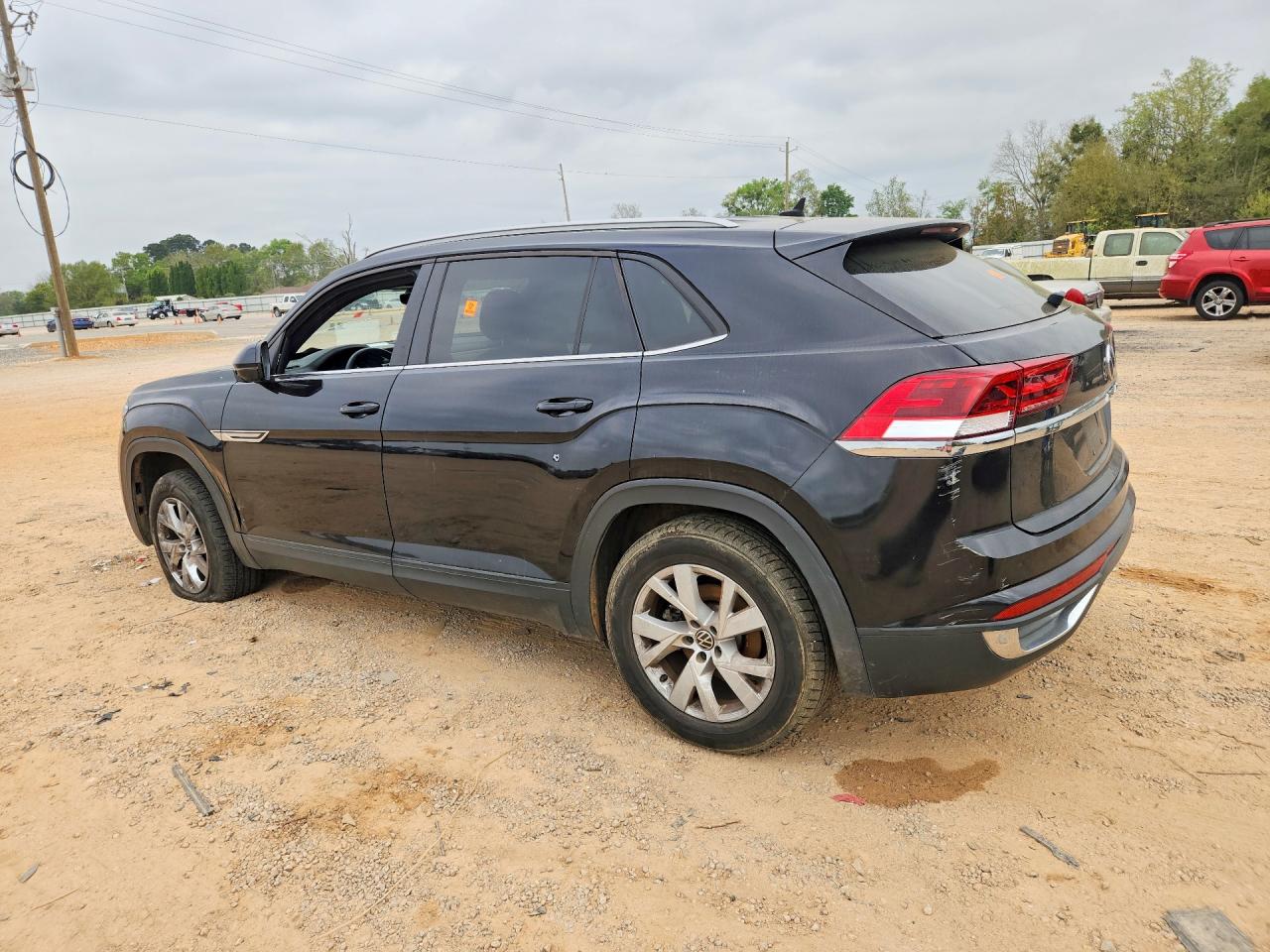 2020 Volkswagen Atlas VIN 1V2AC2CA4LC210419 photo 2