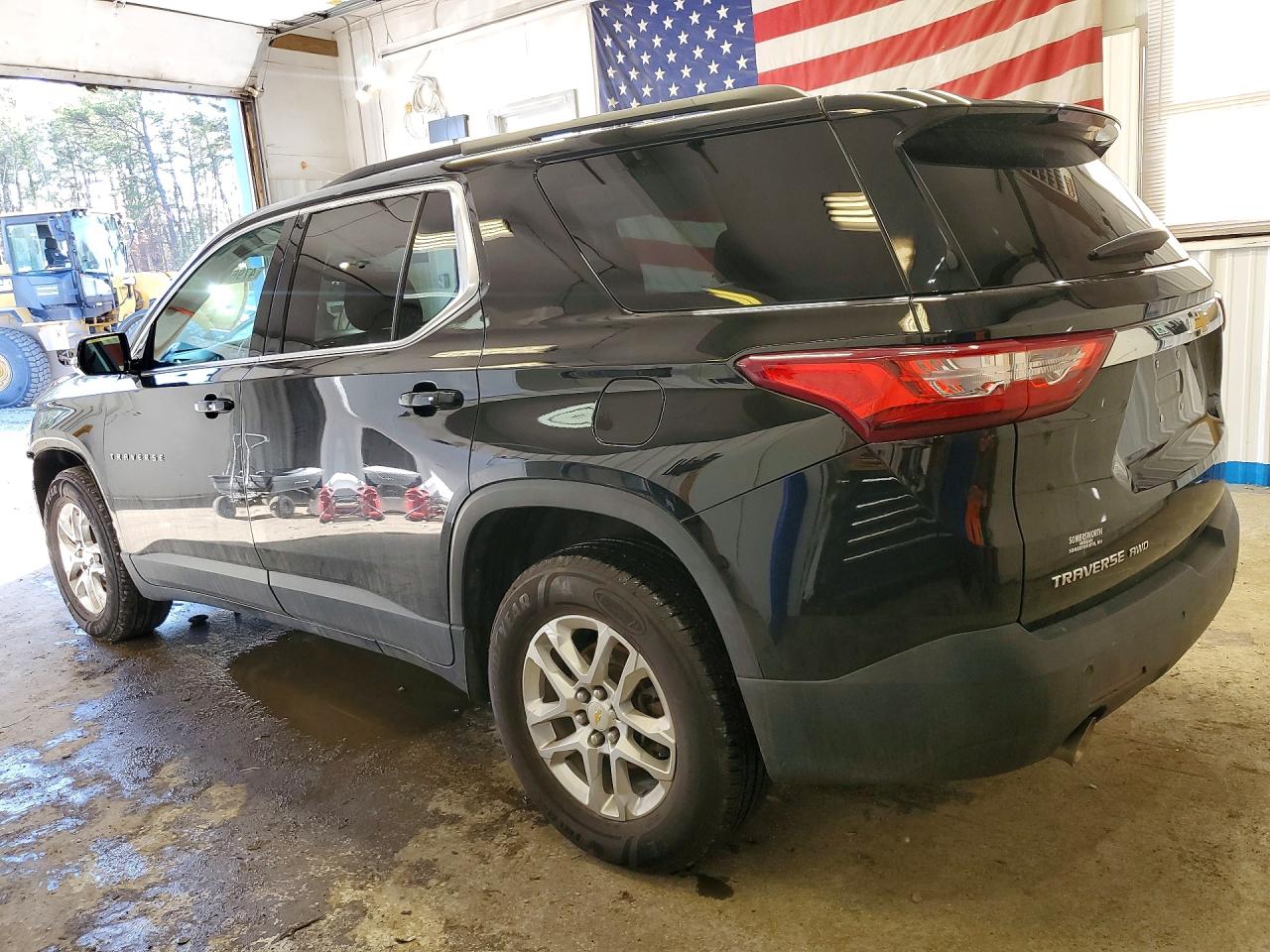 2019 Chev Traverse VIN 1GNEVGKW8KJ108226 photo 2