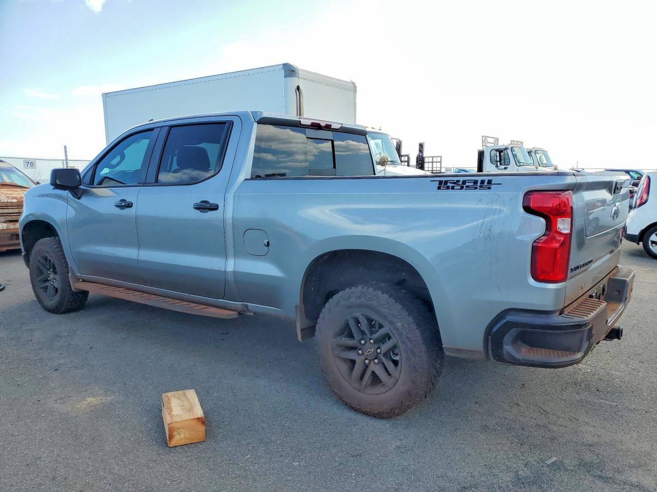 2025 Chevrolet All models VIN 3GCUKFEL8SG308405 photo 2