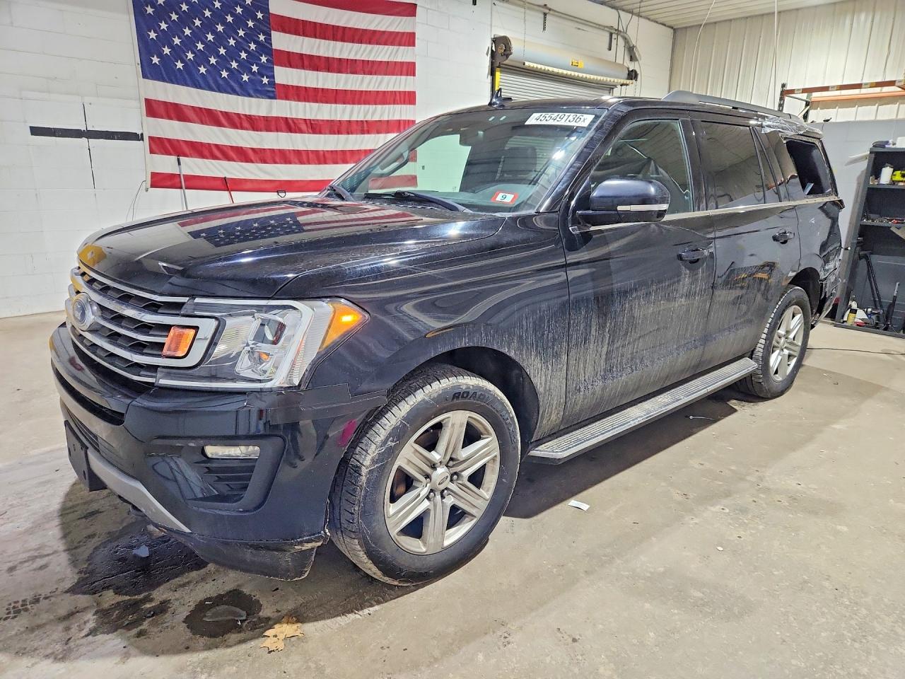 2018 Ford Expedition VIN 1FMJU1JTXJEA42702 photo 1