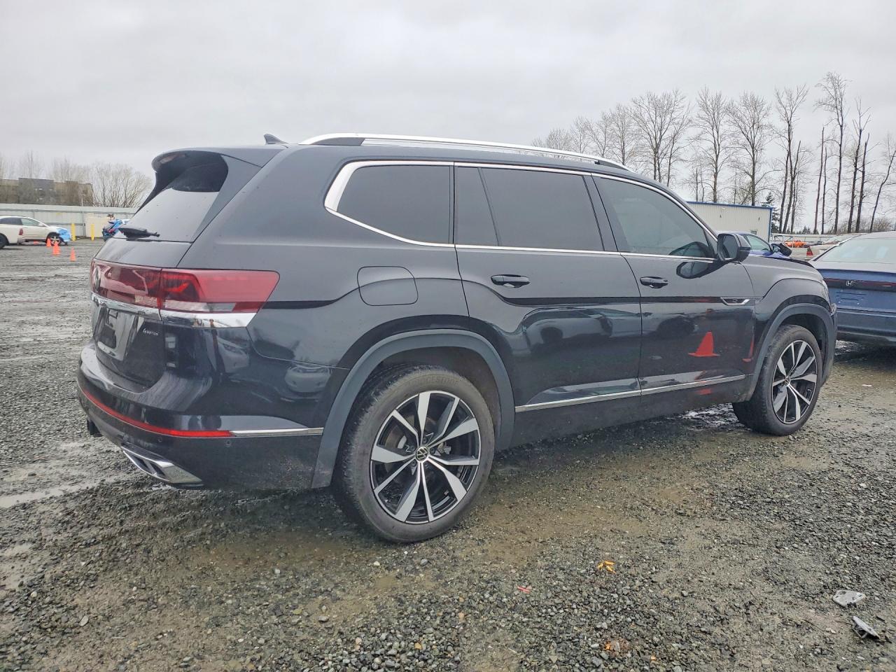 2024 Volkswagen Atlas VIN 1V2FR2CA5RC525128 photo 3