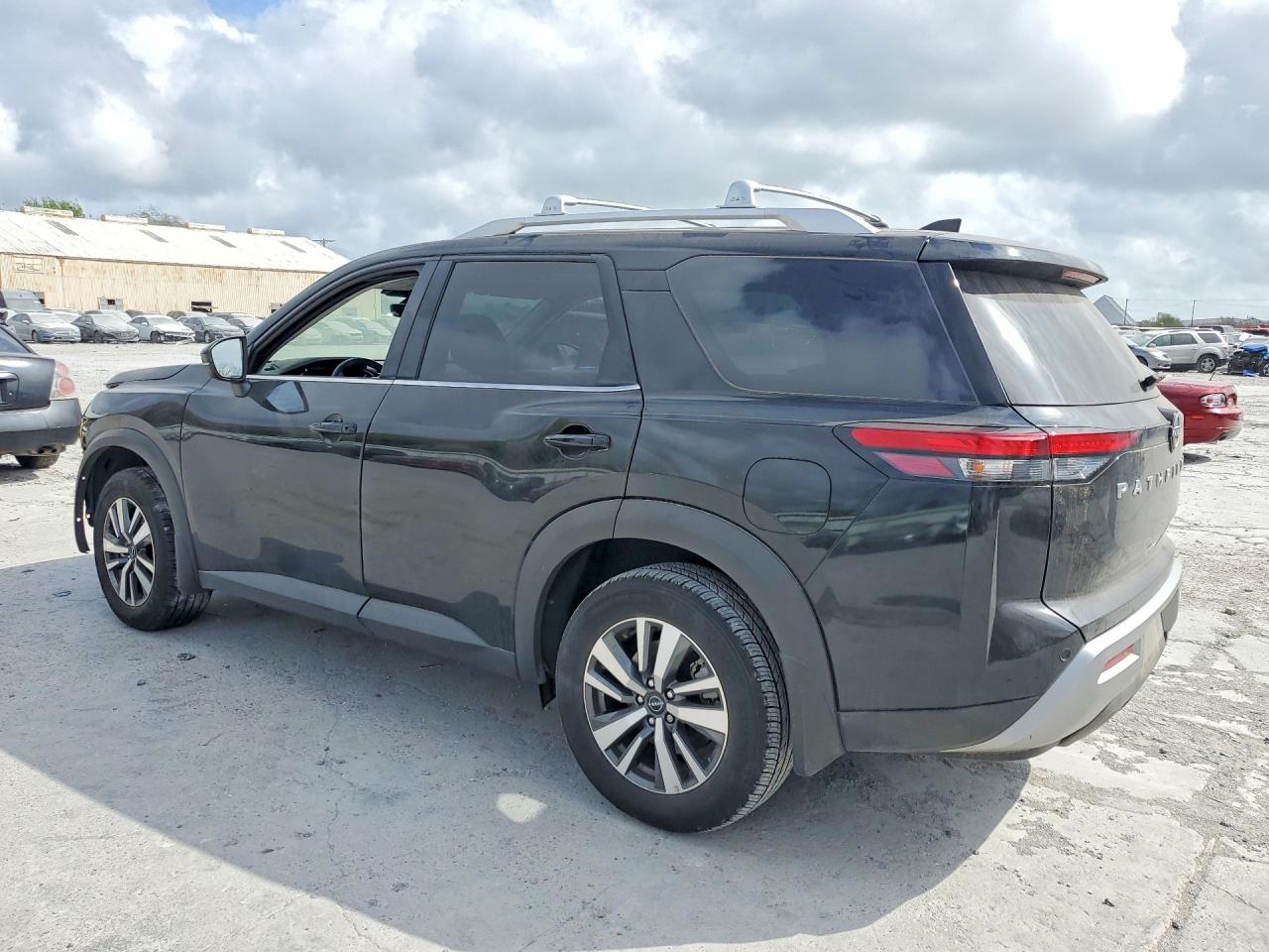 2024 Nissan Pathfinder VIN 5N1DR3CA7RC299961 photo 2