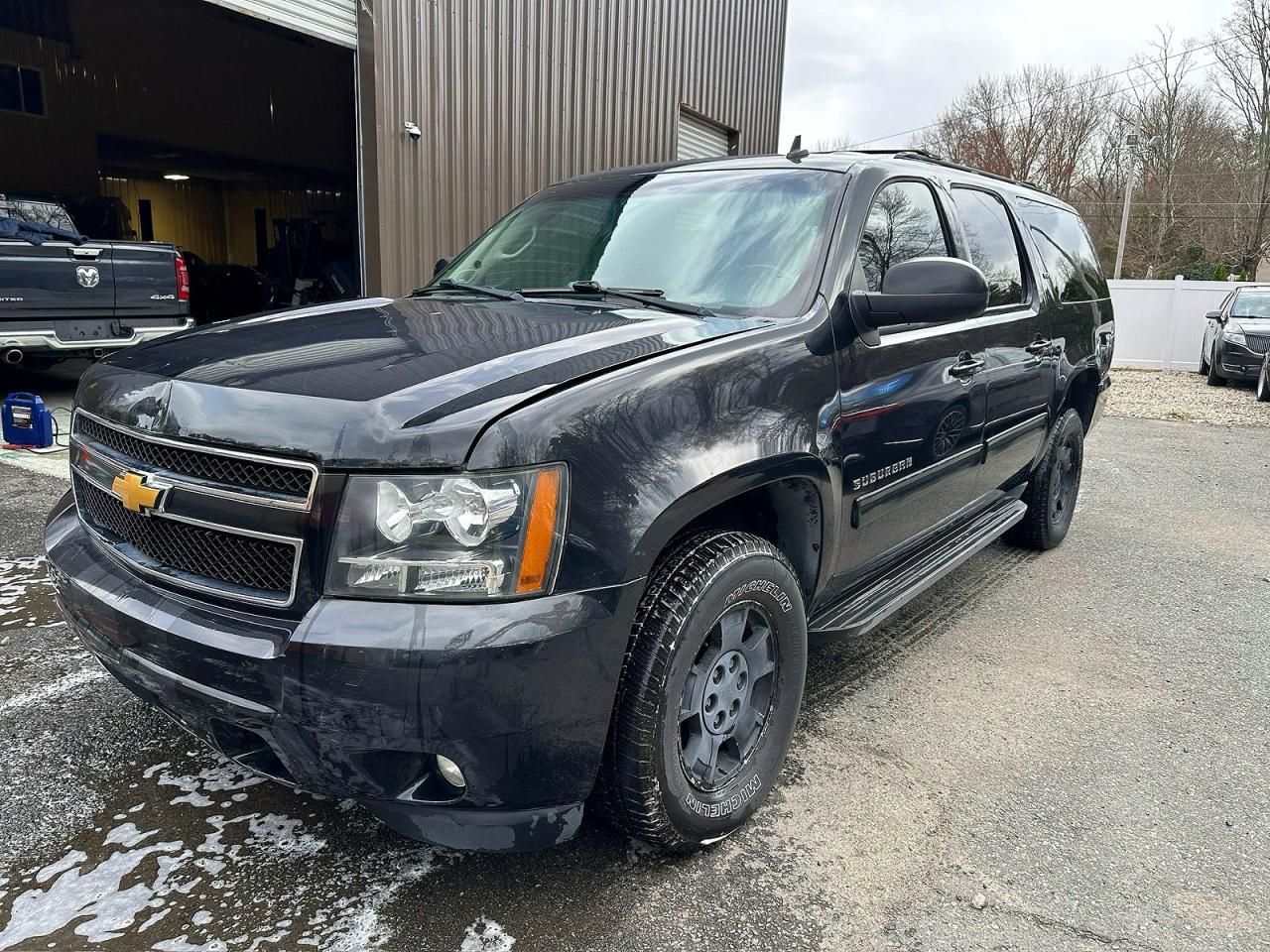 2013 Chevrolet Suburban VIN 1GNSKJE78DR138778 photo 2