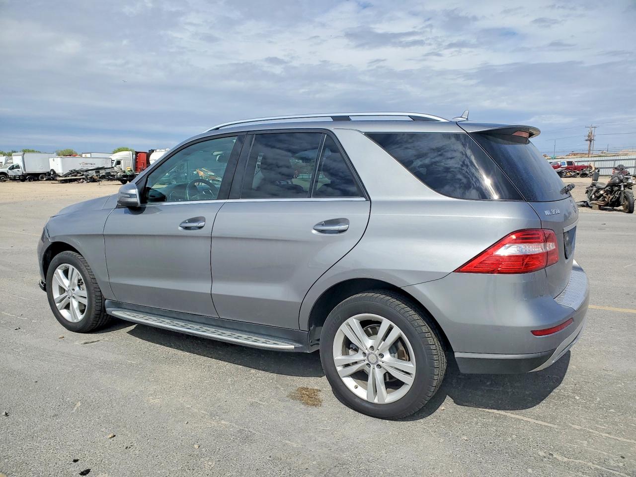 2015 Mercedes M-class VIN 4JGDA5HB5FA618737 photo 2