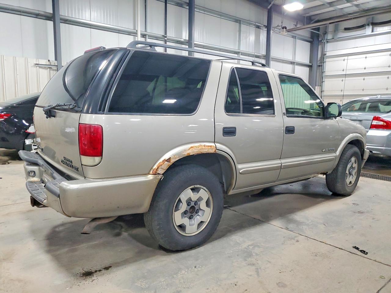 2002 Chevrolet Blazer VIN 1GNDT13W92K201151 photo 3