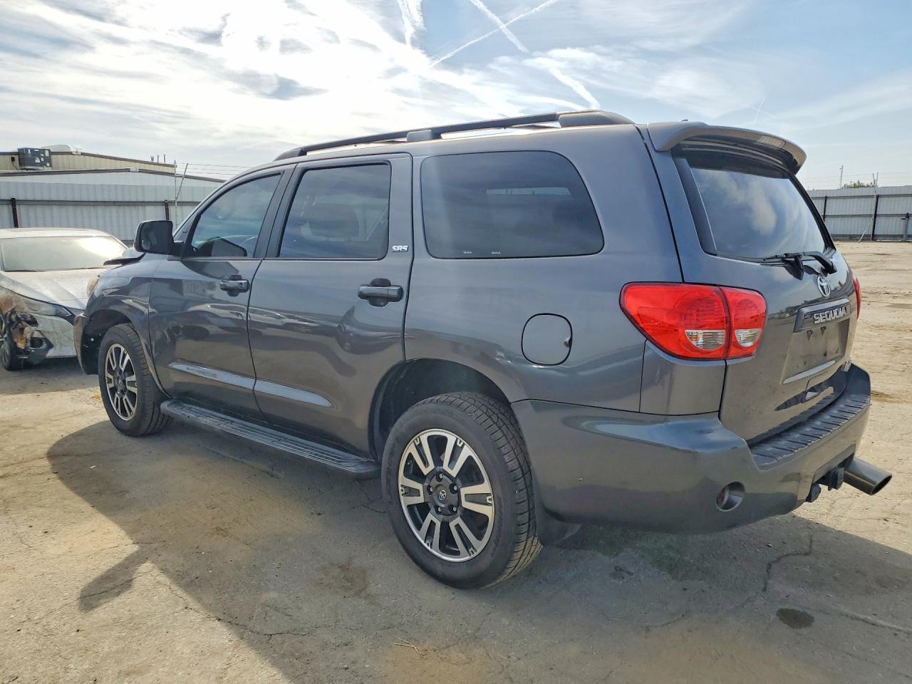 2017 Toyota Sequoia VIN 5TDZY5G12HS068465 photo 2