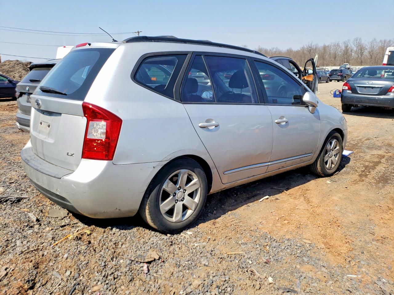 2008 Kia Rondo VIN KNAFG525487163360 photo 3