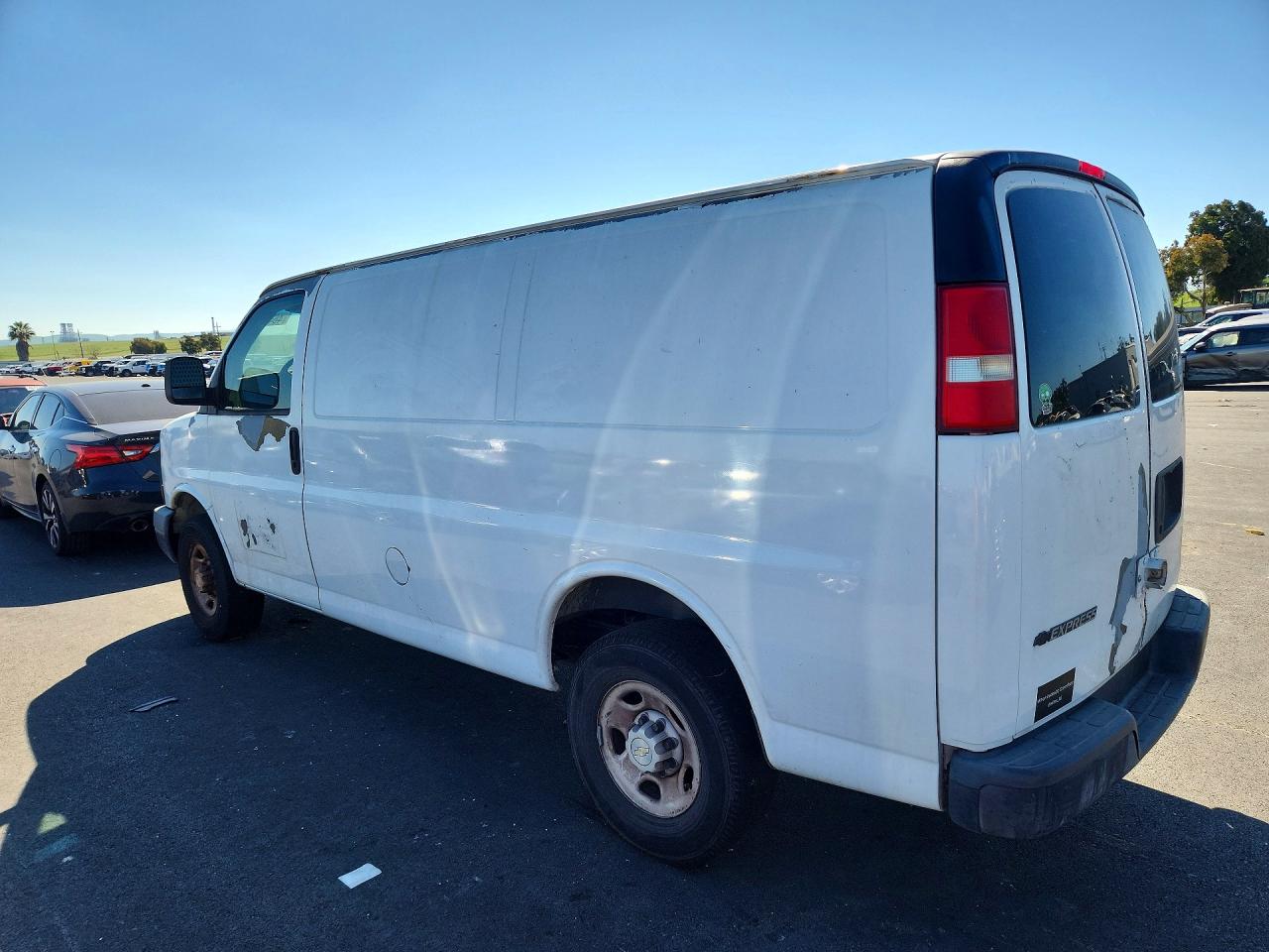 2009 CHEV Express VIN 1GCHG35K391154929 photo 2