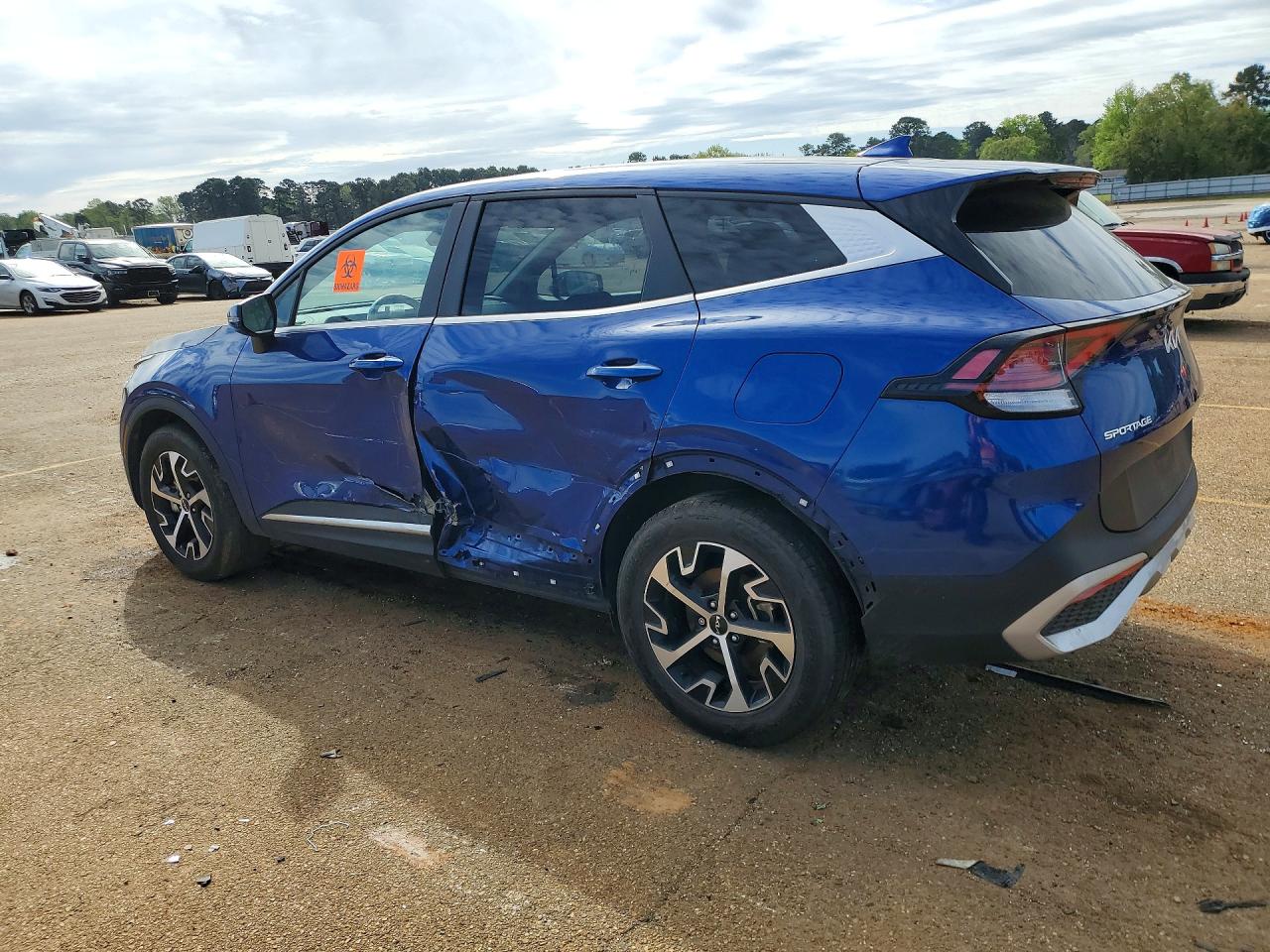 2024 Kia Sportage VIN 5XYK33DF0RG225834 photo 2