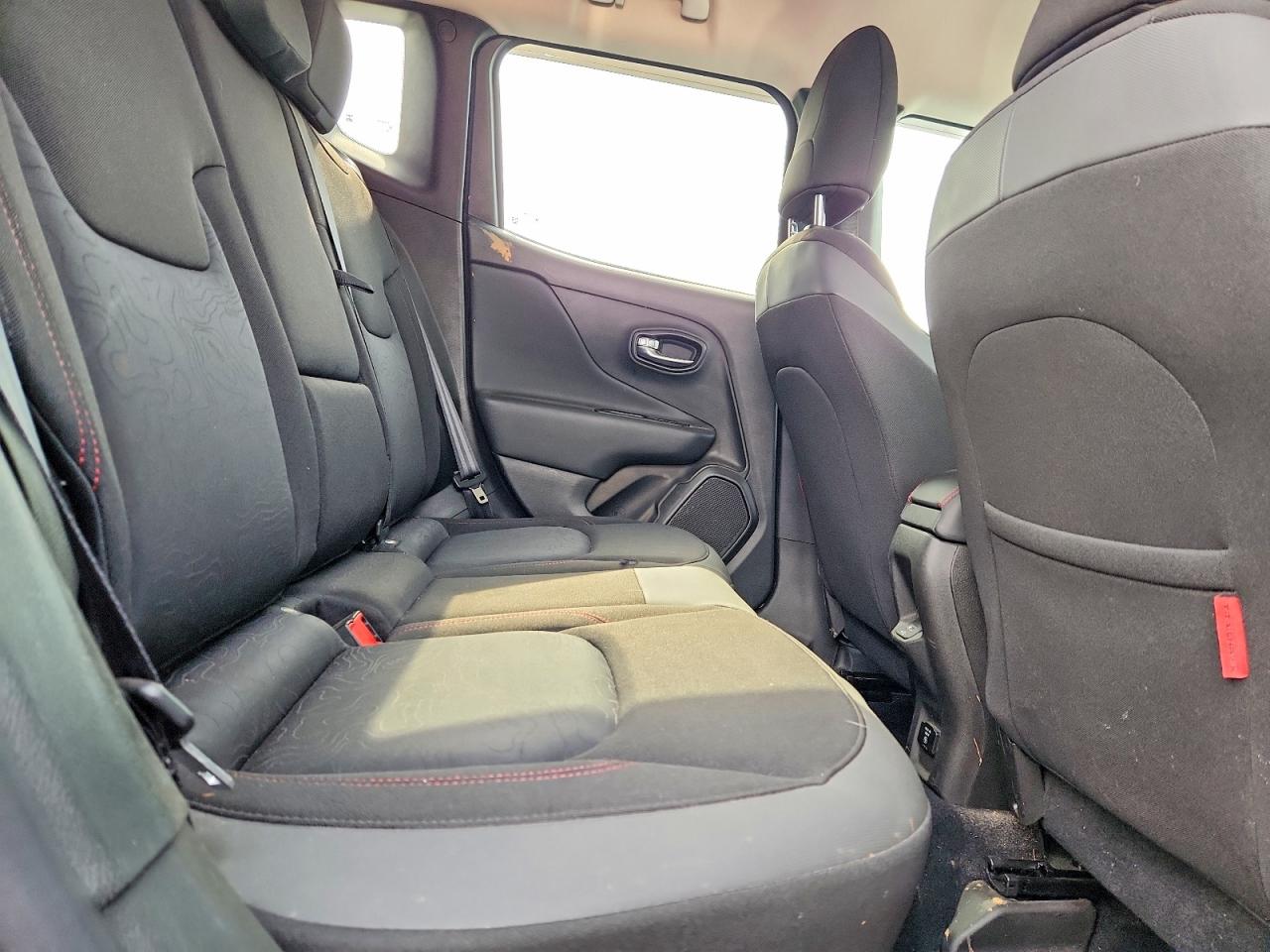 2021 Jeep Renegade VIN ZACNJDC14MPM36037 photo 11