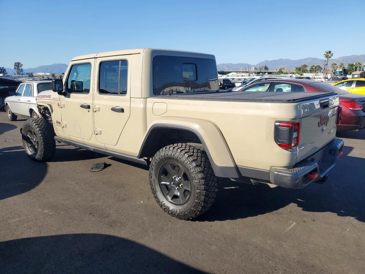 2020 Jeep Gladiator VIN 1C6JJTEG5LL204022 photo 2