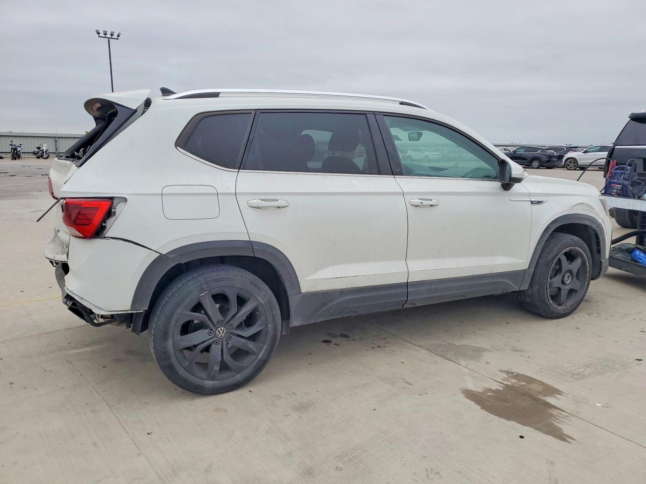 2022 VOLK   VIN 3VVWX7B20NM060976 photo 3
