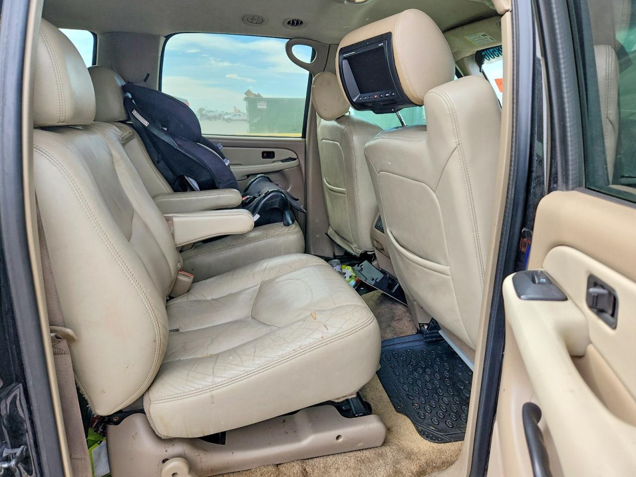 2003 Chevrolet Suburban VIN 3GNFK16Z63G283124 photo 11