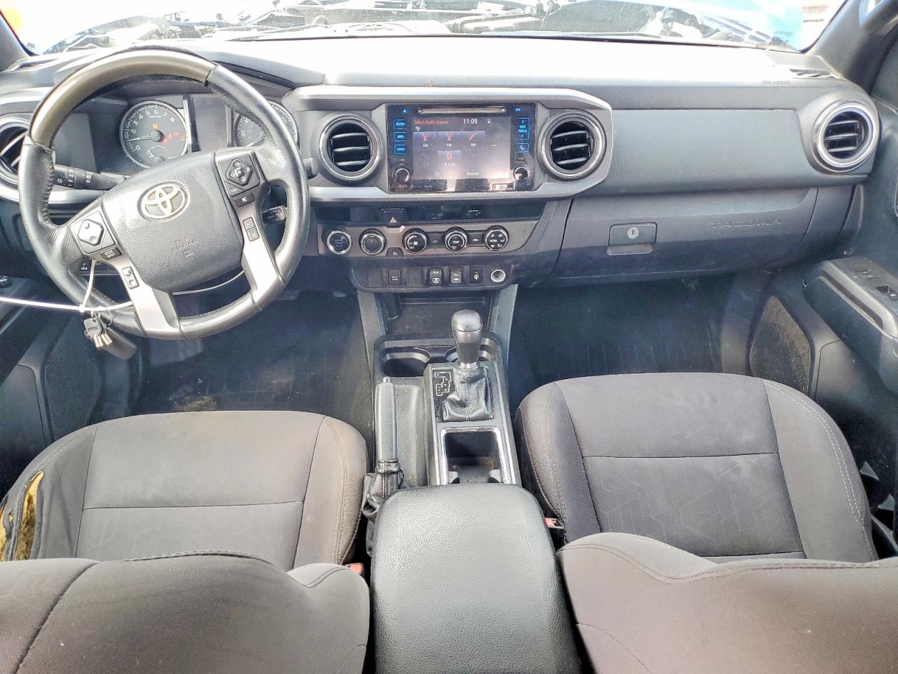 2018 Toyota Tacoma VIN 3TMCZ5AN9JM161150 photo 8