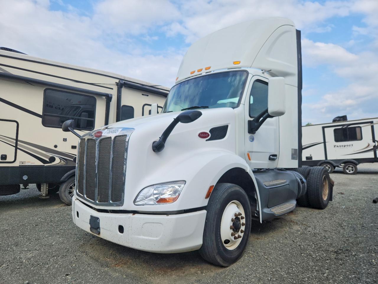 2017 PETERBILT All models VIN 1XPBA48X7HD428844 photo 2