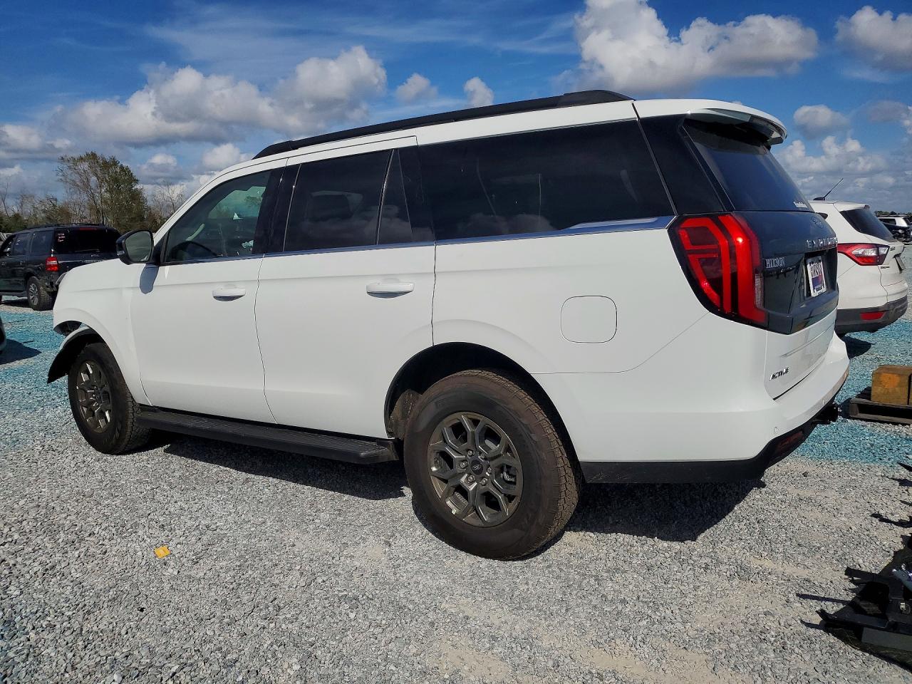 2026 Ford Expedition VIN 1FMJU1H80TEA04075 photo 2