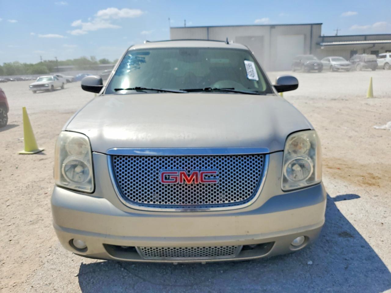 2009 GMC Yukon VIN 1GKFC03279R127307 photo 5