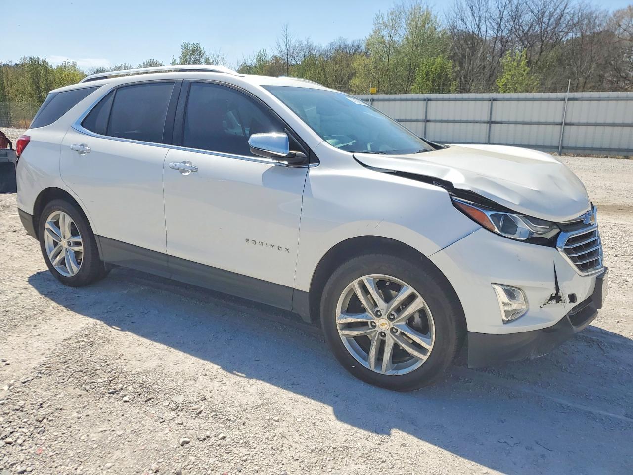 2020 Chev Equinox VIN 2GNAXPEX0L6239596 photo 4