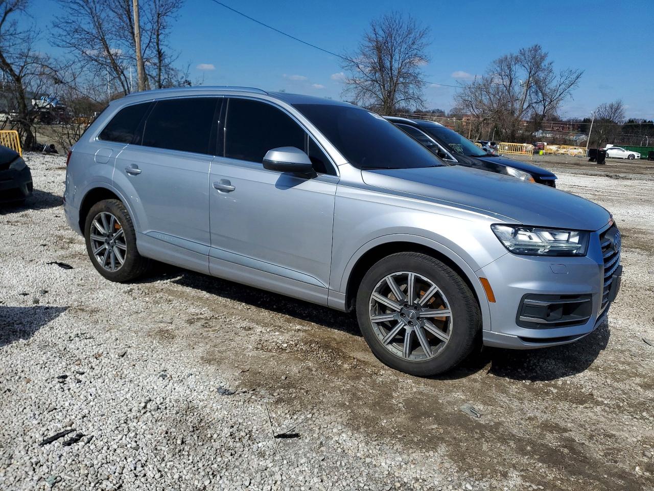 2018 Audi Q7 VIN WA1LAAF72JD015950 photo 4