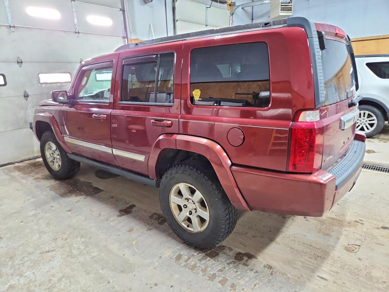 2008 Jeep Commander VIN 1J8HH58208C111519 photo 2