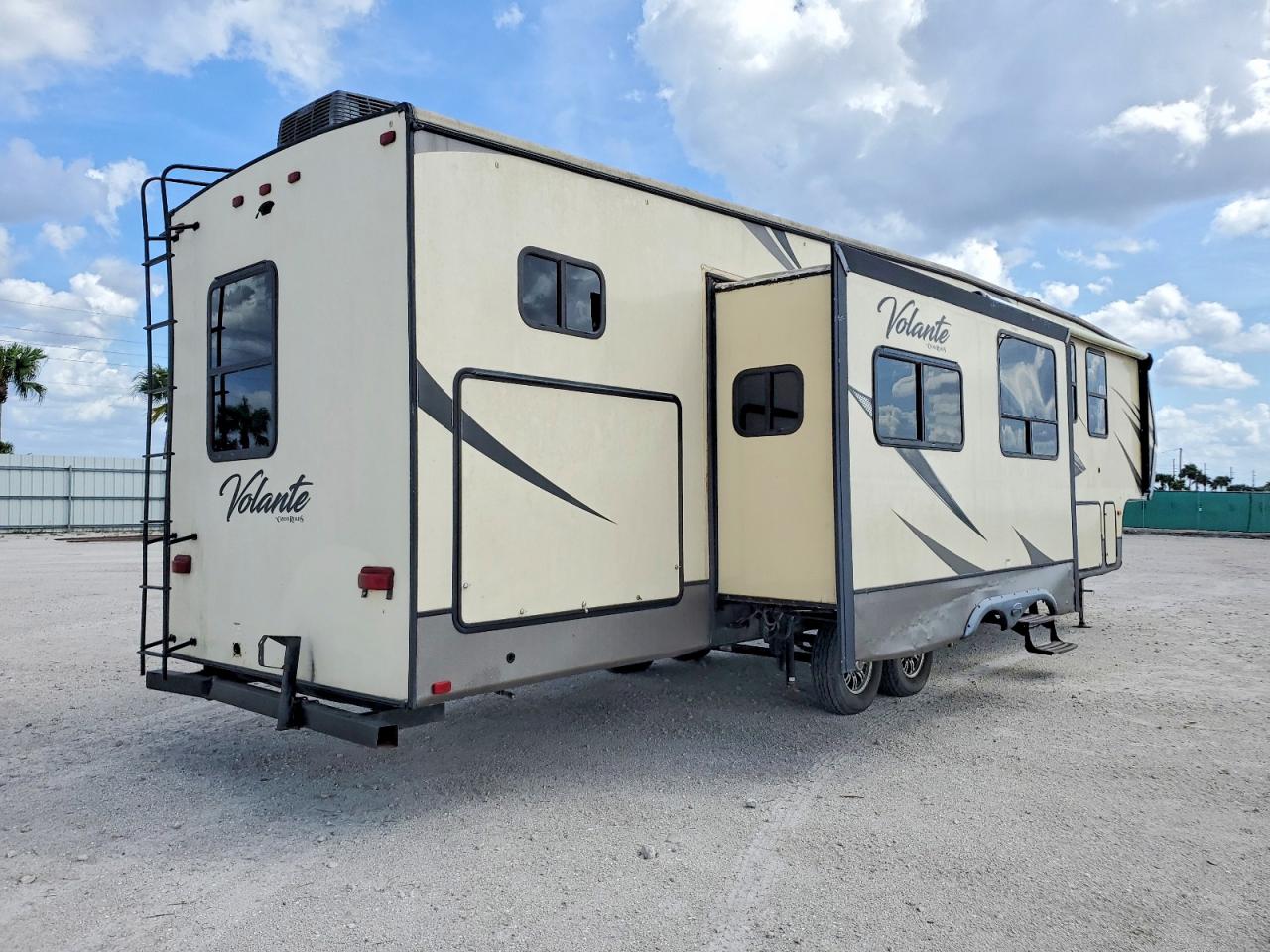 2018 KEYSTONE Trailer VIN 4YDF37525J9361447 photo 4