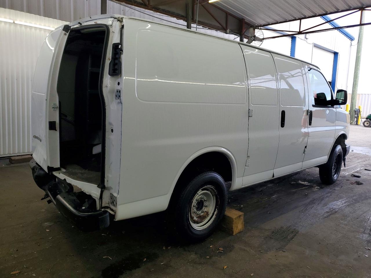 2020 CHEV Express VIN 1GCWGAFG8L1126749 photo 3