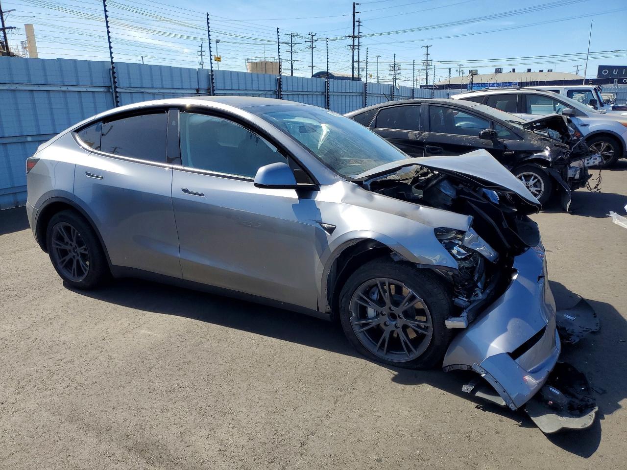 2024 Tesla Model y VIN 7SAYGDED7RF211585 photo 4