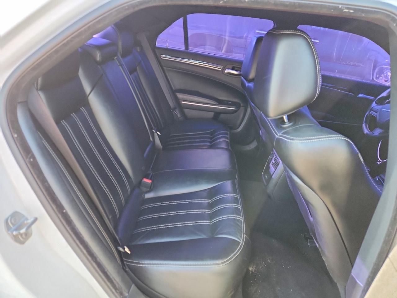 2021 Chrysler 300 VIN 2C3CCABG4MH523659 photo 10