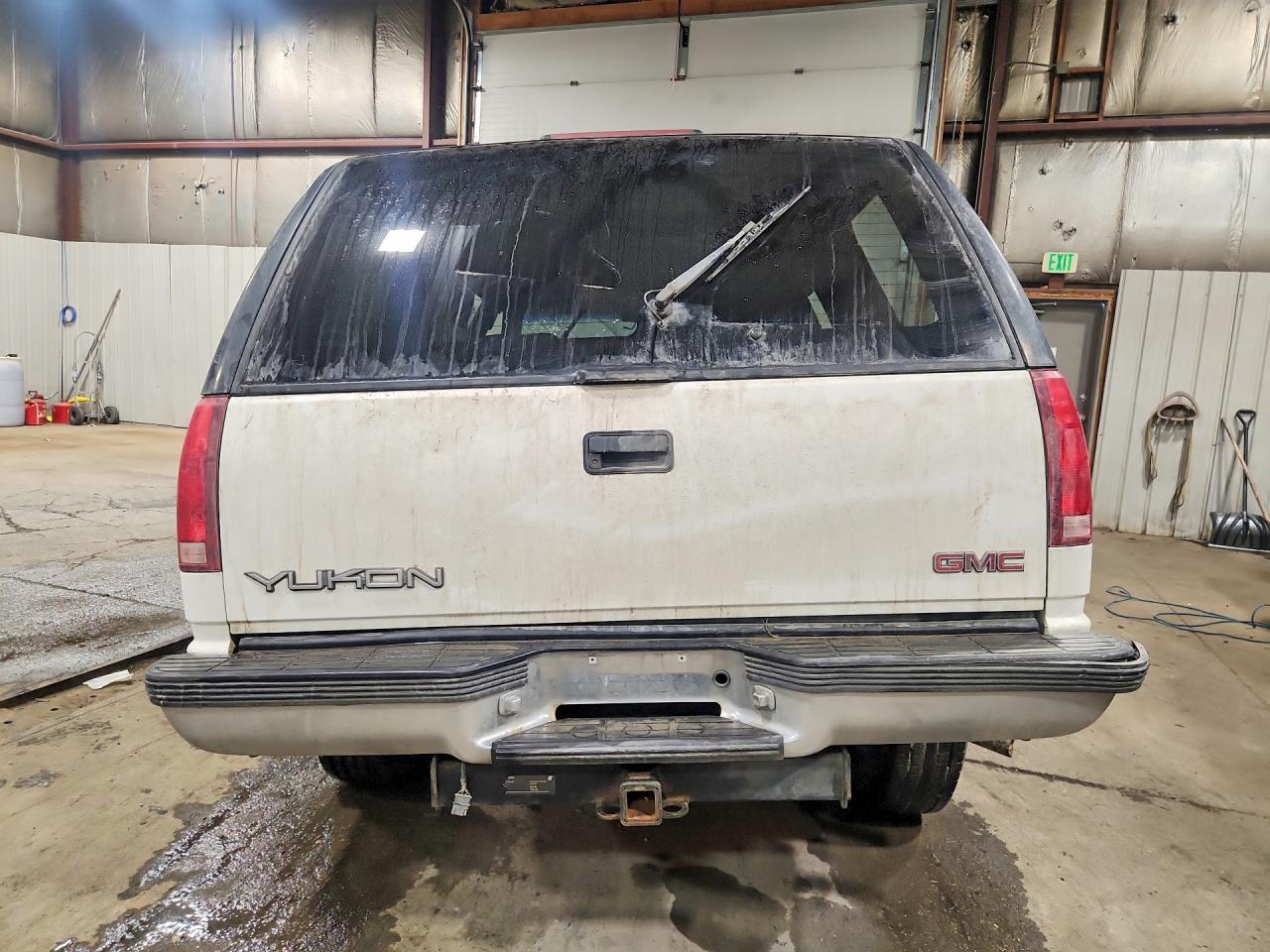 1999 GMC Yukon VIN 1GKEK13R9XJ725251 photo 6