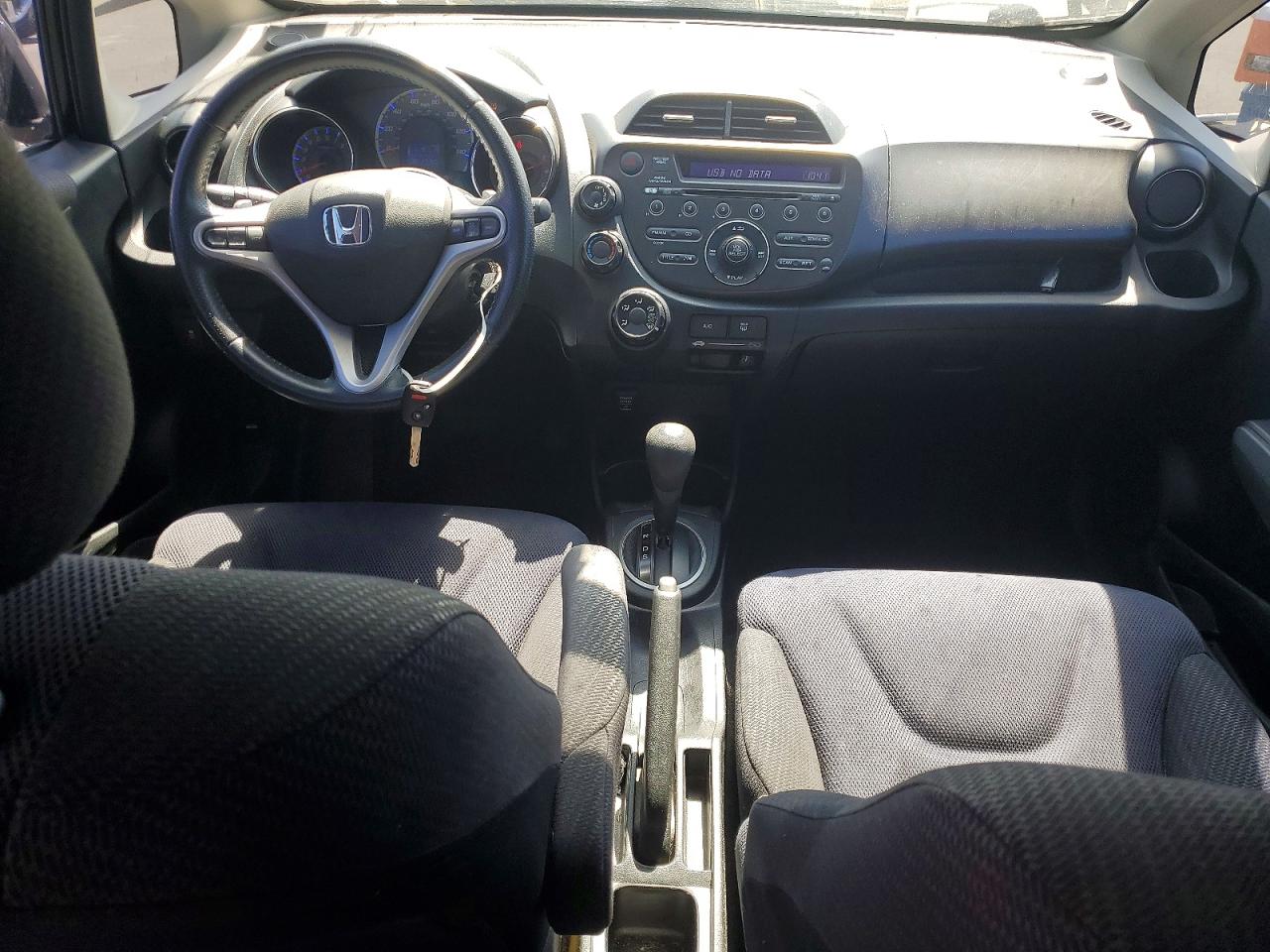 2013 Honda Fit VIN JHMGE8H57DC041002 photo 8