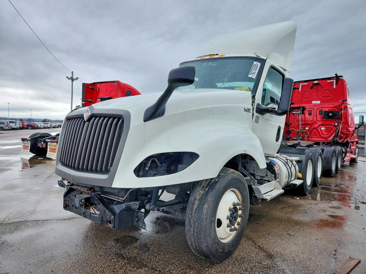 2025 International All models VIN 3HSDZTZR2SN152423 photo 2