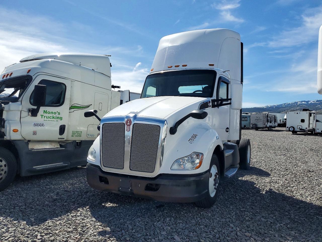 2016 KENWORTH All models VIN 1XKYA48XXGJ496667 photo 2