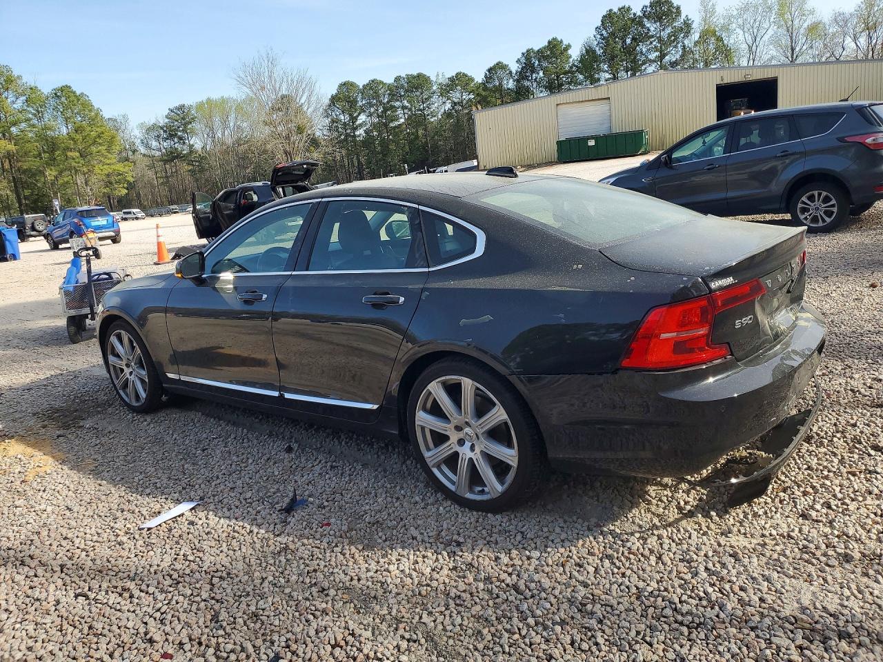 2017 Volvo S90 VIN YV1A22ML5H1004883 photo 2