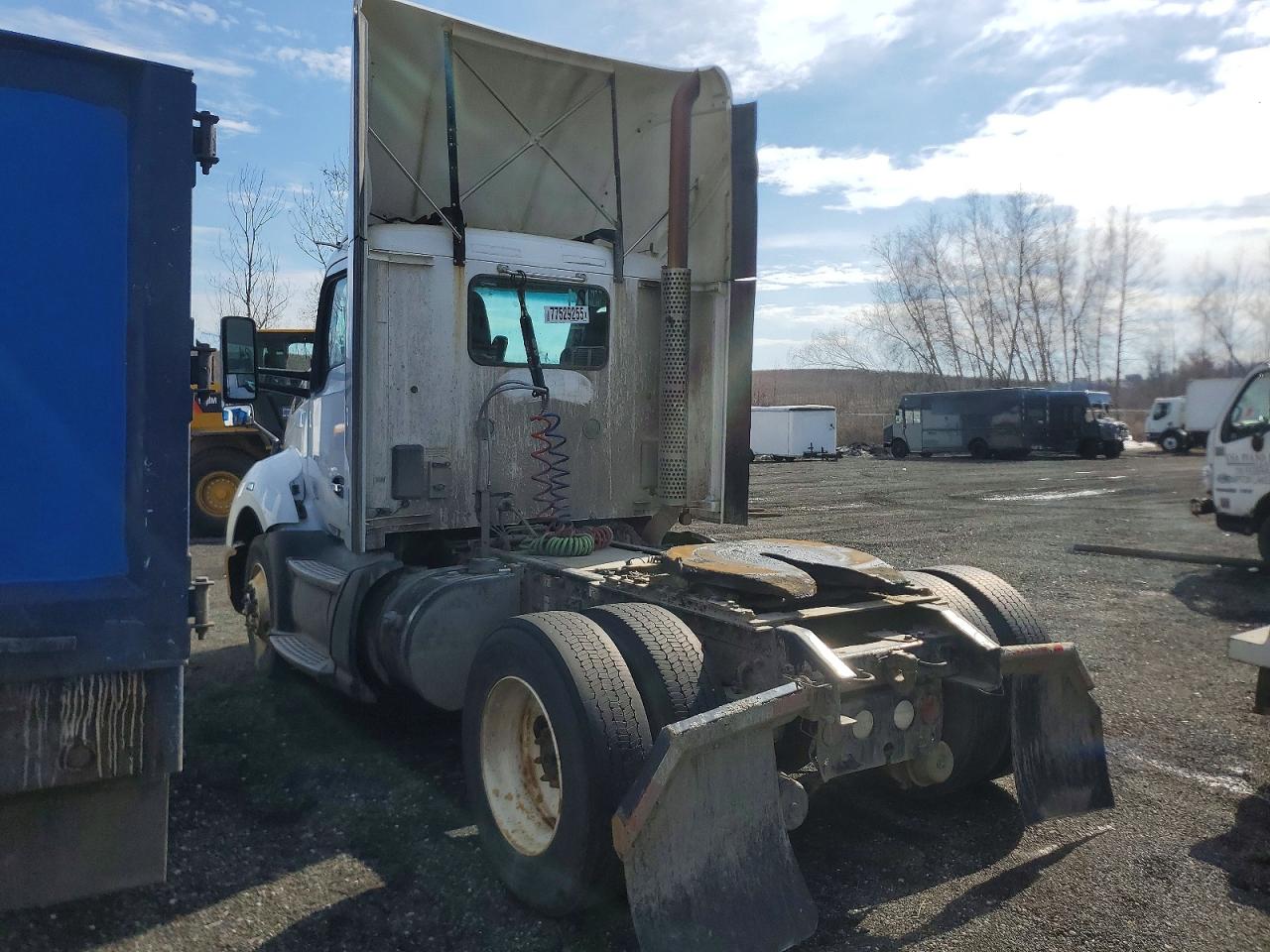2016 KENWORTH All models VIN 1XKYA48X5GJ496690 photo 3