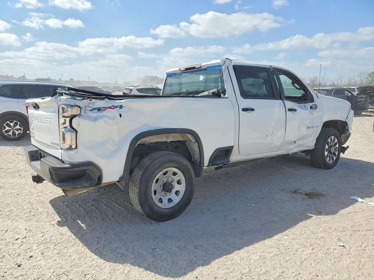 2025 Chevrolet All models VIN 1GC4KME70SF306754 photo 3