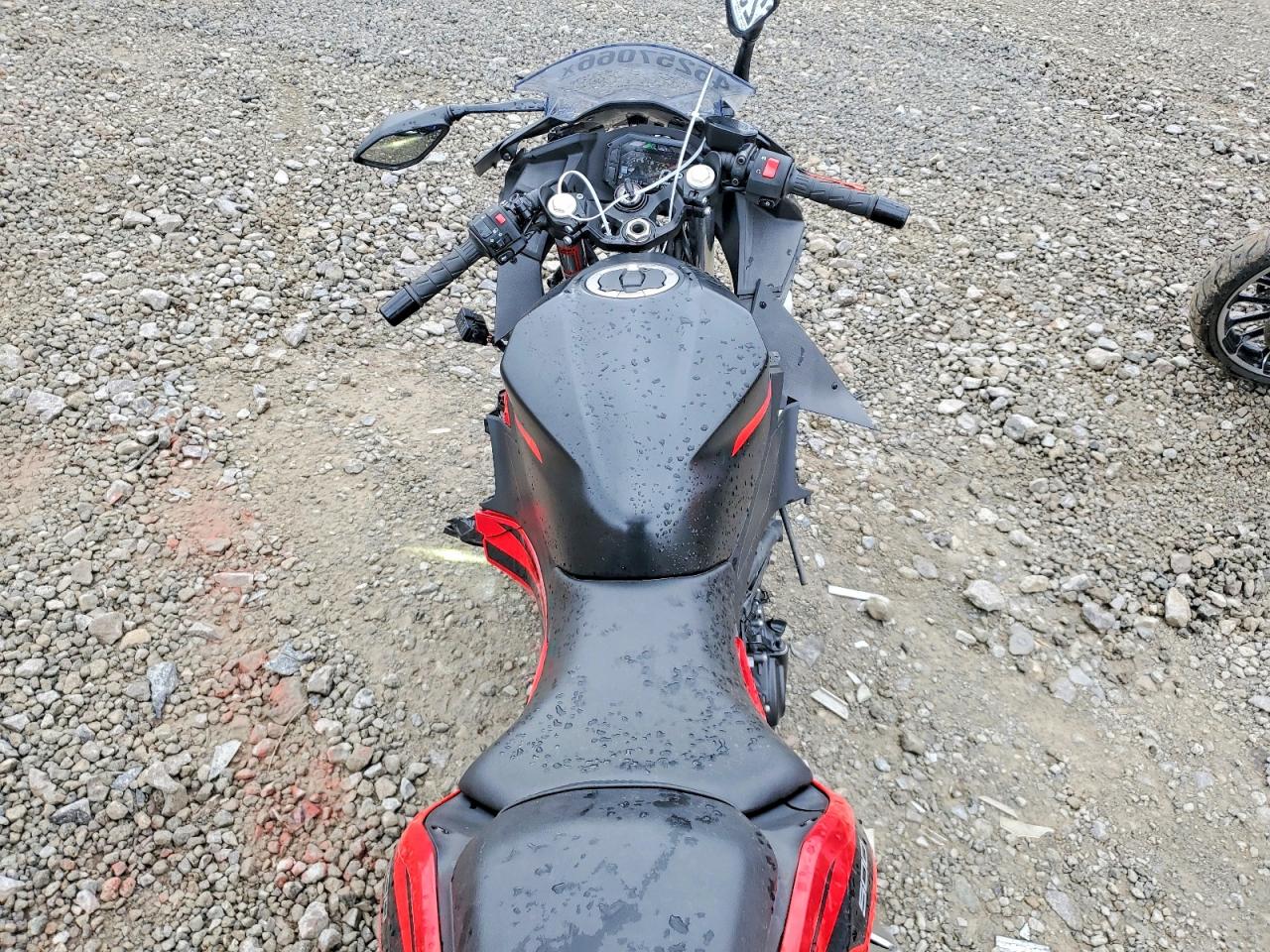 2024 Kawasaki Ninja 500 VIN ML5EXGG16RDA26114 photo 6