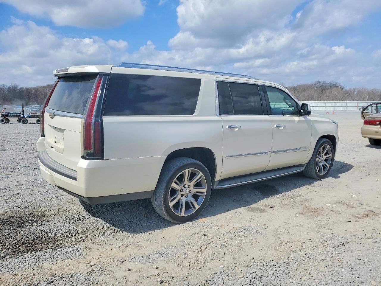 2015 Cadillac Escalade VIN 1GYS3SKJ6FR693446 photo 3
