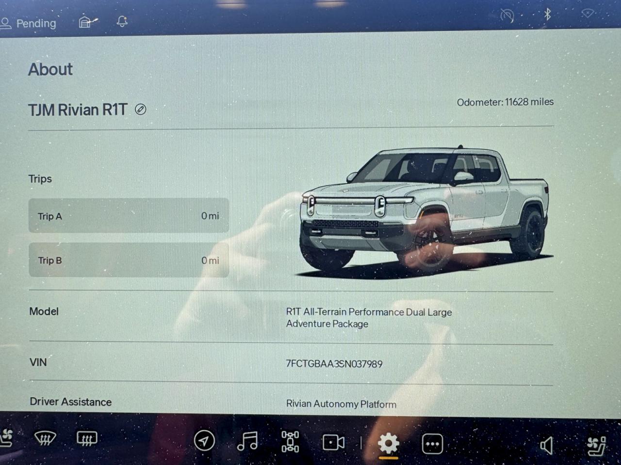 2025 Rivian Rit VIN 7FCTGBAA3SN037989 photo 9