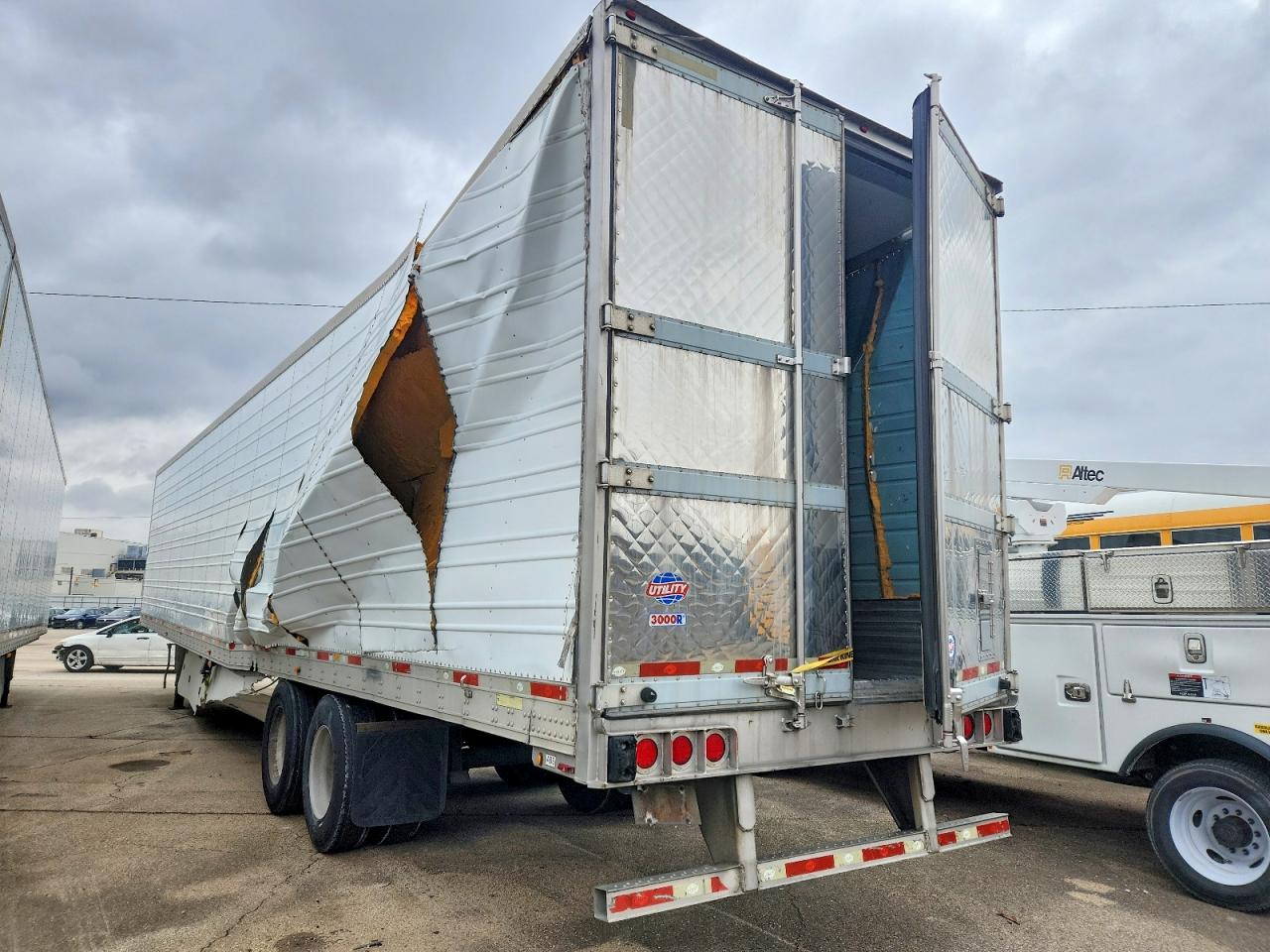 2016 UTILITY All models VIN 1UYVS2533GU399313 photo 3