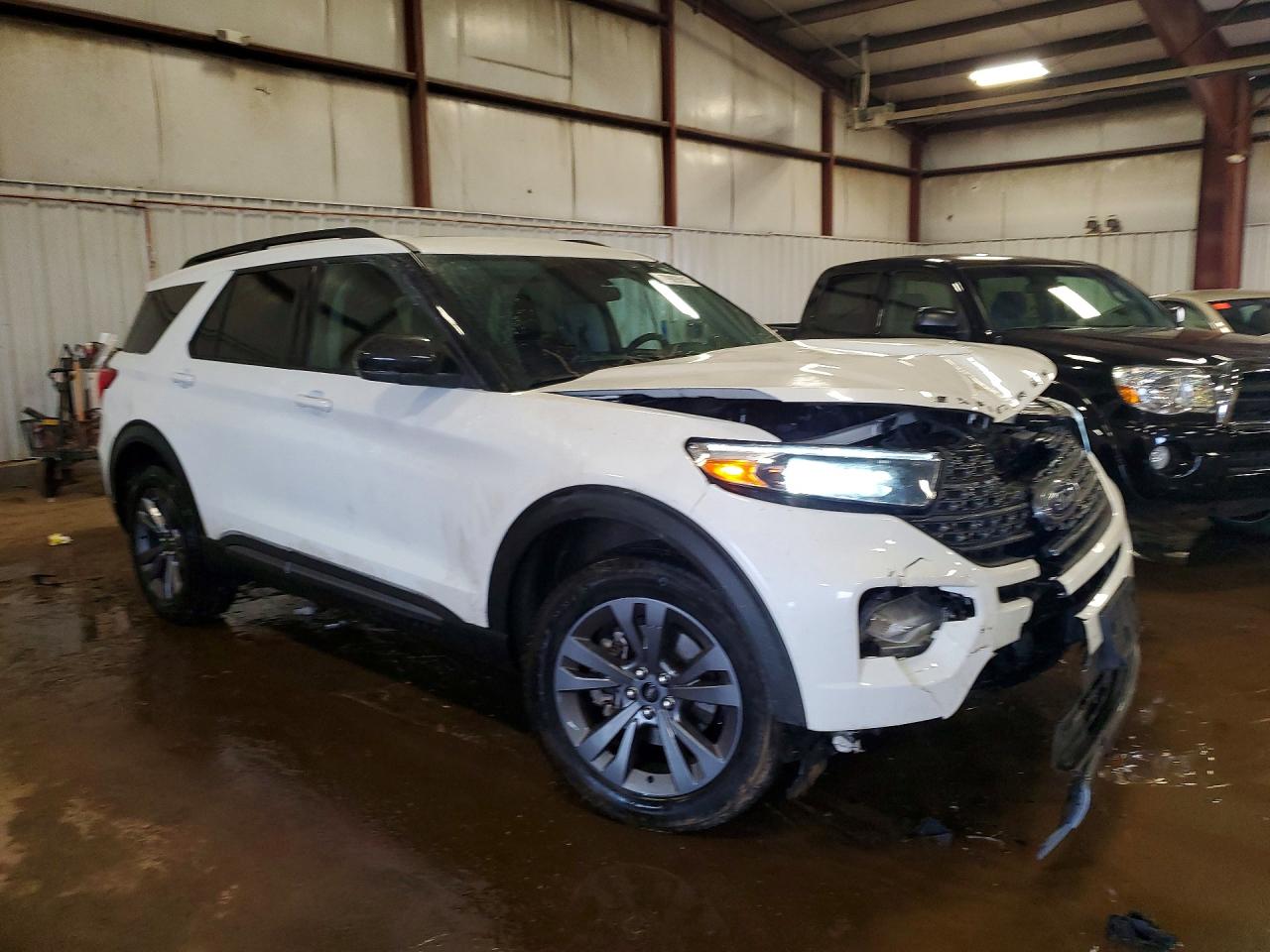 2024 Ford Explorer VIN 1FMSK8DH1RGA15589 photo 4
