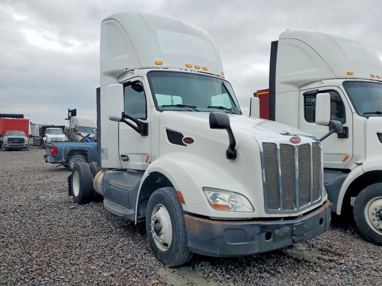 2016 PETERBILT All models VIN 1XPBA48X4GD361702 photo 1
