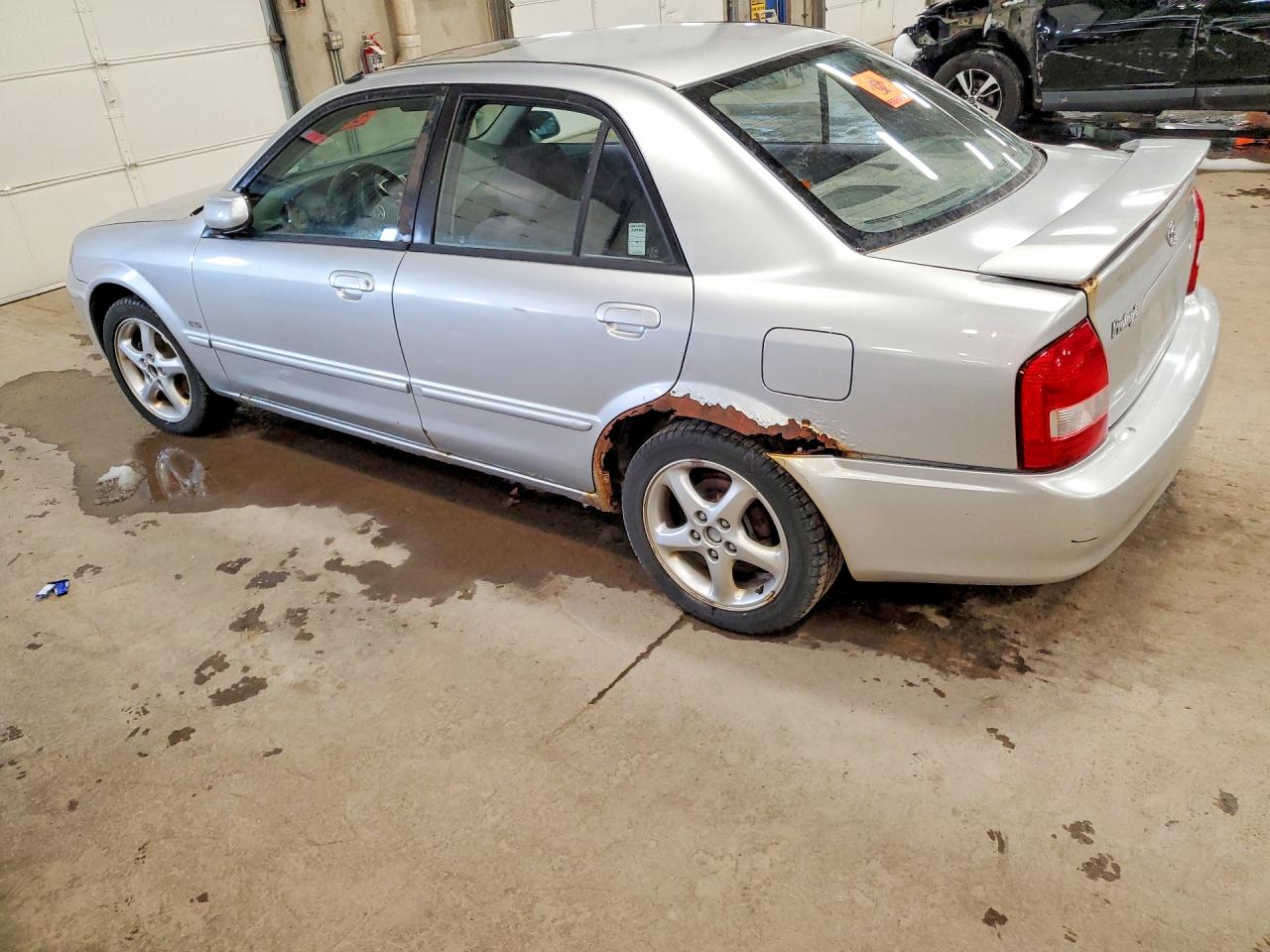 2002 Mazda Protege VIN JM1BJ226621549654 photo 2